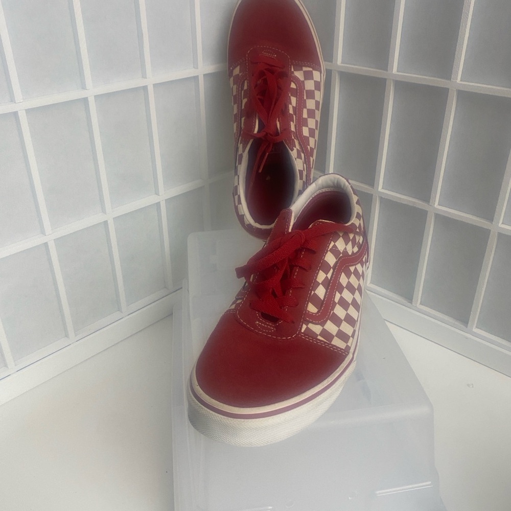 Stylish Van's Red and White Retro  Women's Sneakers Sz. 8.5 women - Picture 2 of 7